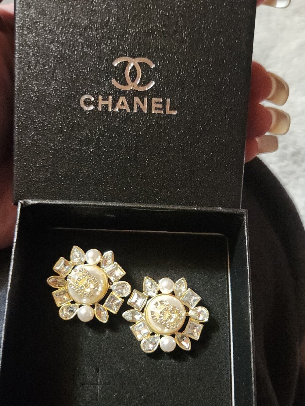 Chanel High Fashion Jewelry Gold Pearl Crystal Flower Earrings - Gold & Pearl